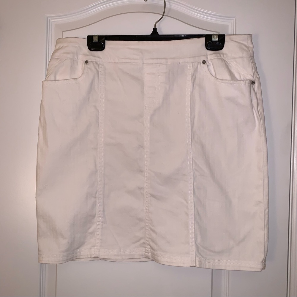 REITMANS WHITE JEAN SKIRT SIZE 11